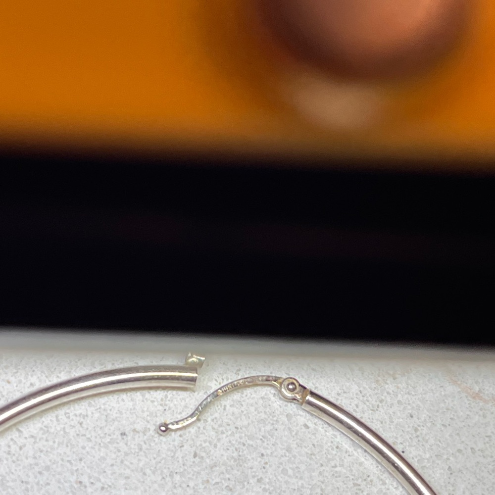 PRE-LOVED AUTHENTIC 14K WHITE GOLD HOOP EARRINGS - Picture 16 of 17
